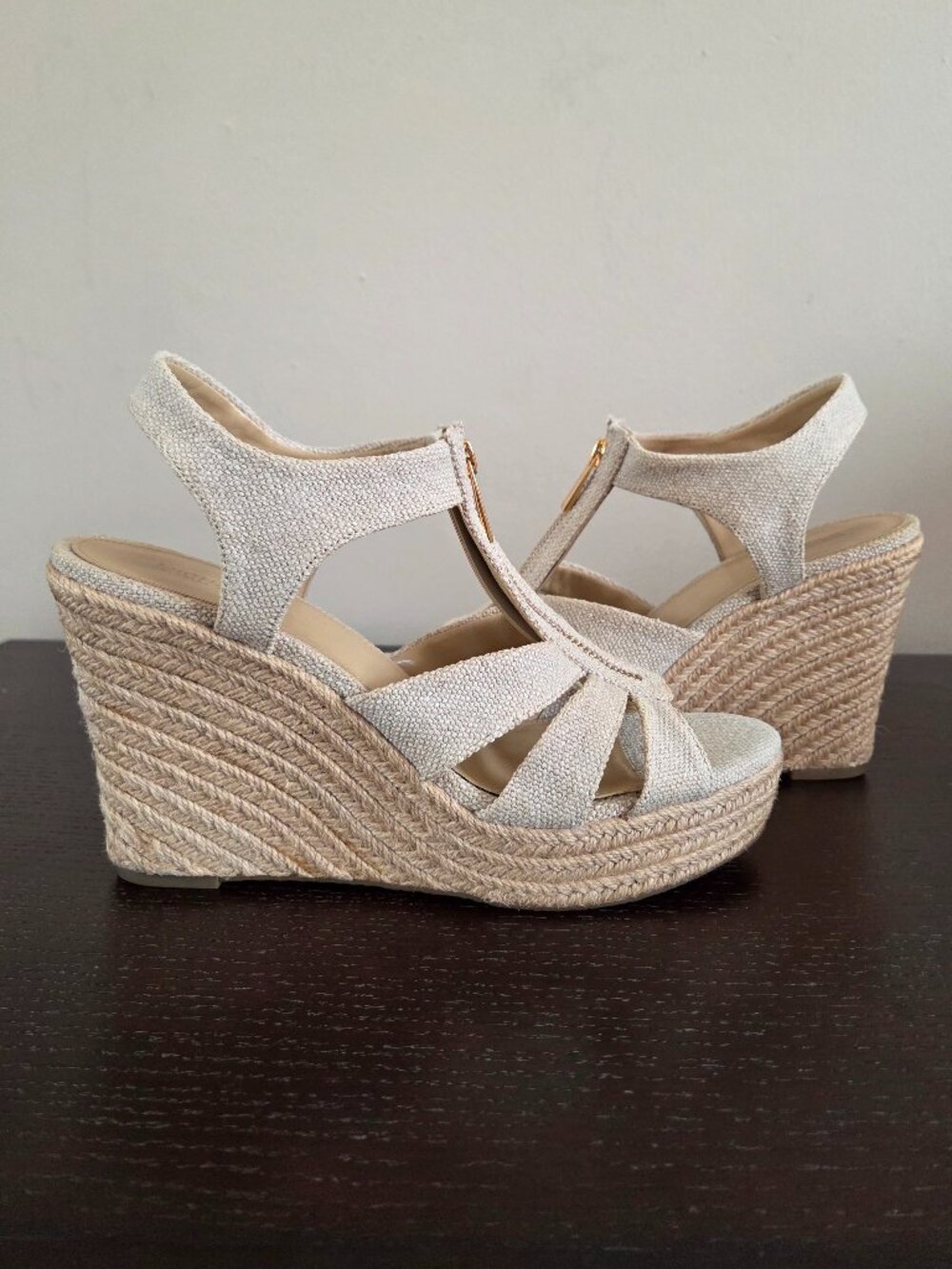 Michael Kors Berkley Canvas Espadrille Wedge Sandals Size 9.5 Tan Zip Preppy Fun